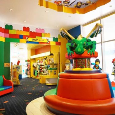 エントランスに入った瞬間からレゴブロックの世界観が広がる「レゴランドジャパンホテル」