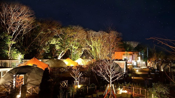 天然温泉と満天の星空グランピングが愉しめる宿泊施設『UFUFU VILLAGE』