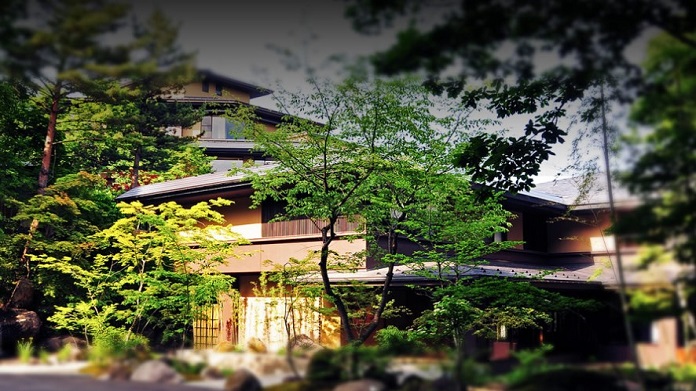 蔵王山麓の懐に抱かれた場所にあるラグジュアリーなリゾートホテル『竹泉荘』
