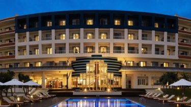 島で最も美しい夕日が見られるラグジュアリーなホテル『サイプレスリゾート久米島』