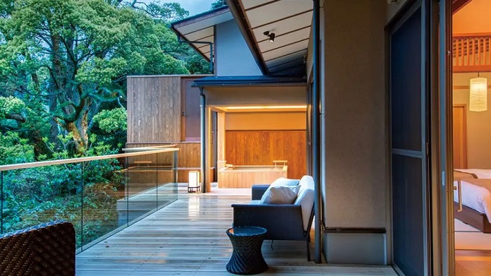温暖な気候と豊かな自然に恵まれた浮山温泉に位置する日本宿『ABBA RESORTS IZU - 坐漁荘』