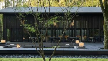 精神的な安らぎを与えてくれる密やかな森の庭に密かに佇むホテル「アマン京都」